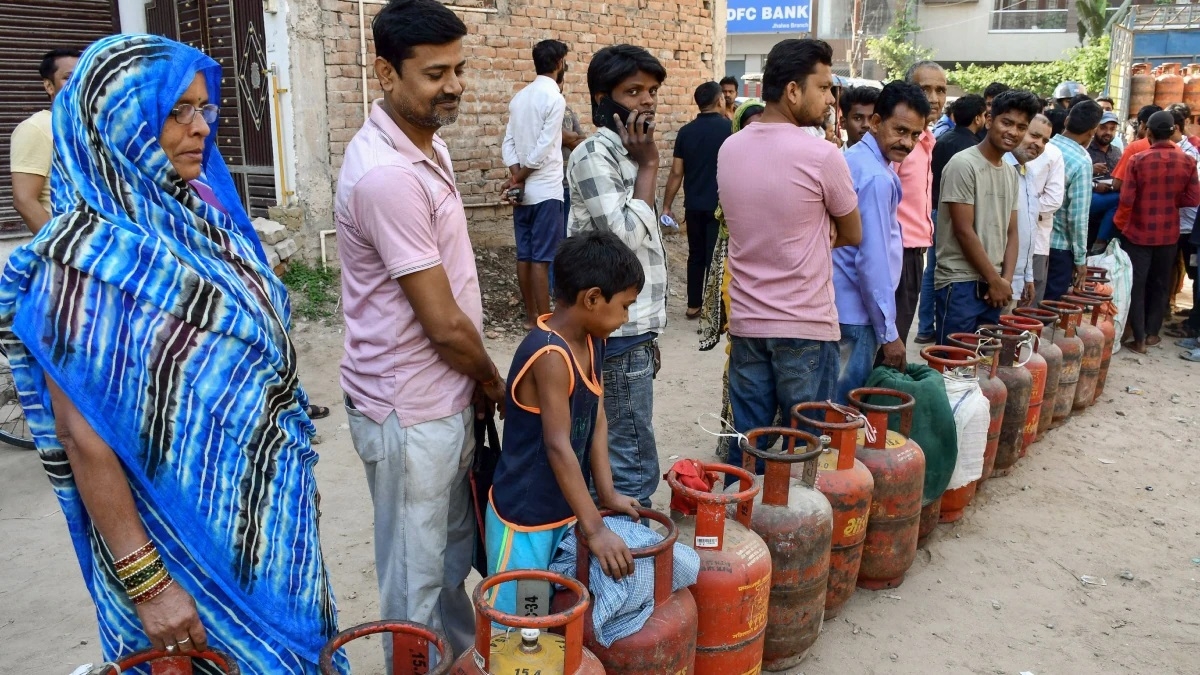 A long queue of LPG consumers seen
