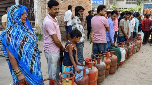 LPG crisis: On-line booking system collapses amidst panic buying