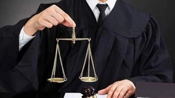 Lawyers stage symbolic 