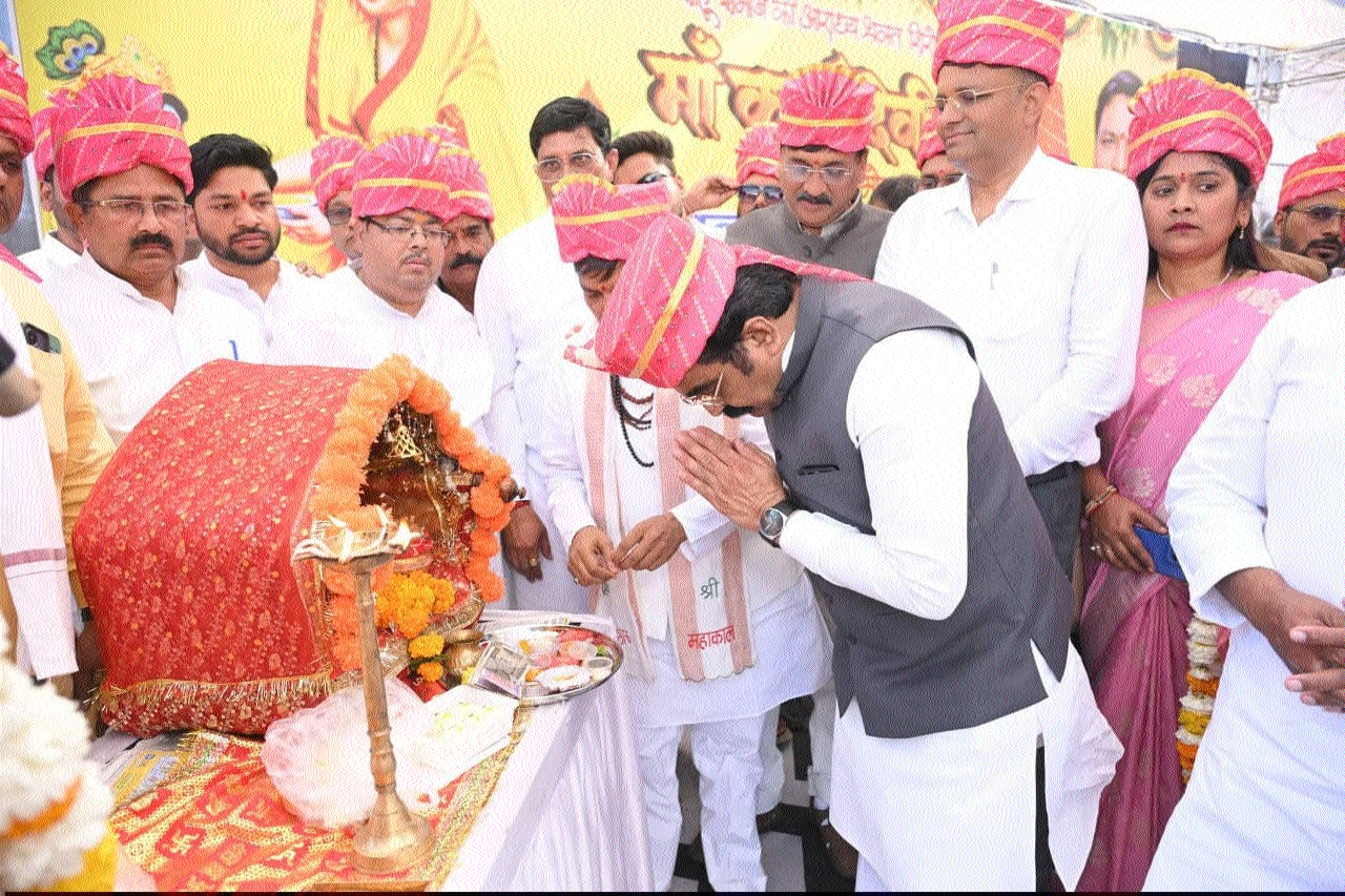 Minister Rakesh Singh graces procession