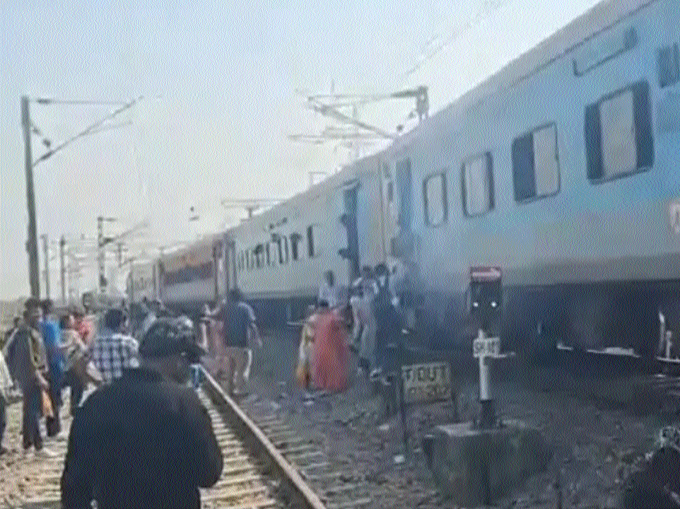 Passengers on Mahamana Express panic