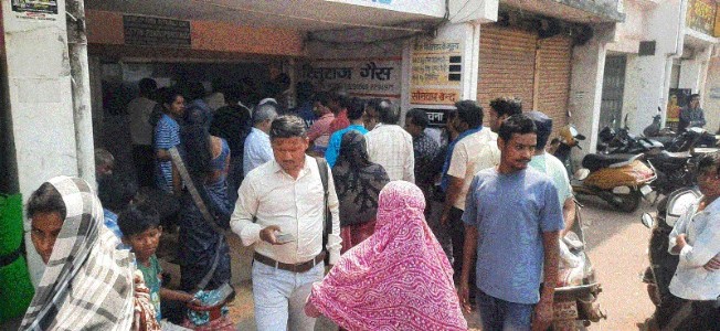 LPG shortage triggers long queues in twin cities, food businesses face uncertainty