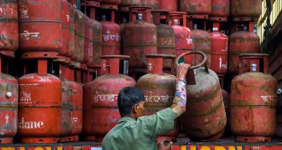 No shortage of fuel, domestic LPG, reiterates CM , n Eight FIRs filed against black-marketing and hoarding of LPGs