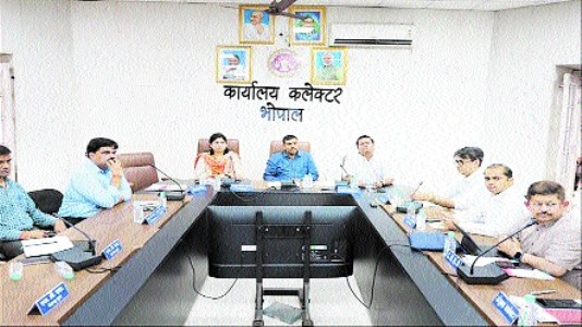 Collector reviews Jal Ganga Samvardhan Abhiyan launch