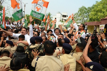 Police foil Cong’s bid to gherao House