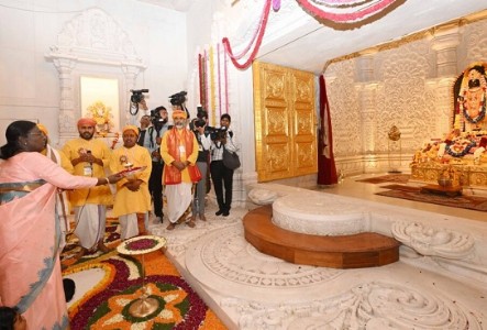 ‘Bowing before Lord Ram, paying homage to Mother India are same’