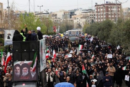 Iran threatens world tourism sites and says it is still building missiles