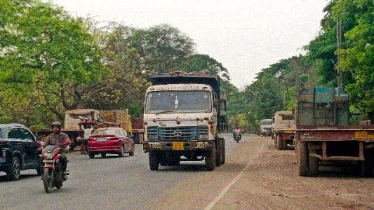 Huge rush on Forest Avenue during office hours left unchecked