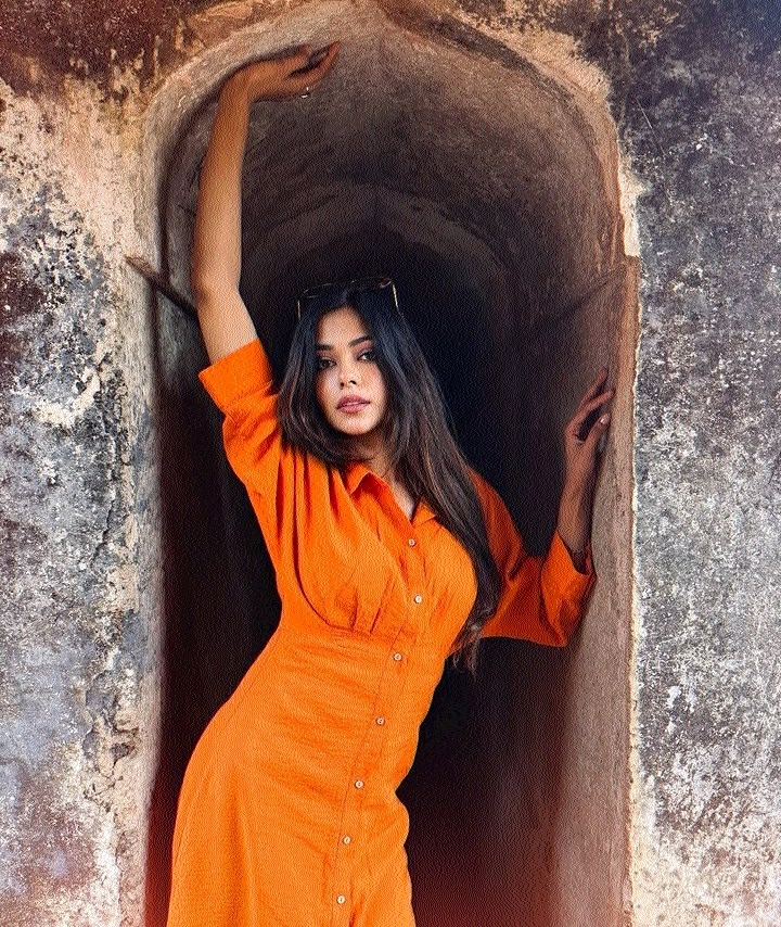 Bhilai’s MBBS student Anushka selected as  Miss India  C’garh 2026