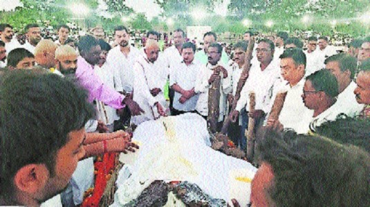 Datta Meghe consigned to flames with State honours