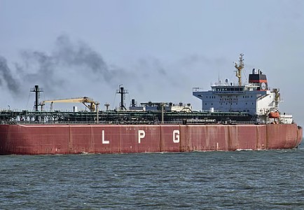 2 Indian LPG tankers carrying day’s supply safely transits through Strait of Hormuz