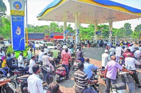 Panic buying at fuel stations in H’bad, Kashmir