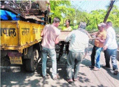 Three trucks of encroachment removed from Boat Club; crackdown across city