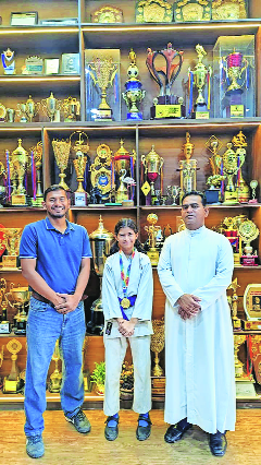 Purvi wins gold medal