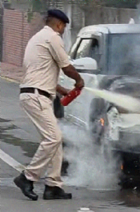 Promptness of police averts major mishap as car suddenly catches fire in Civil Lines