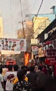 Fire breaks out in Sarafa Bazaar, flames brought down within minutes