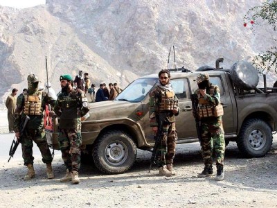 Afghan forces seize key Pak posts along border