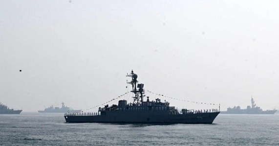 US Sub sinks Iranian warship off Lankan coast, Lankan Navy recovers 87 bodies; 32 rescued
