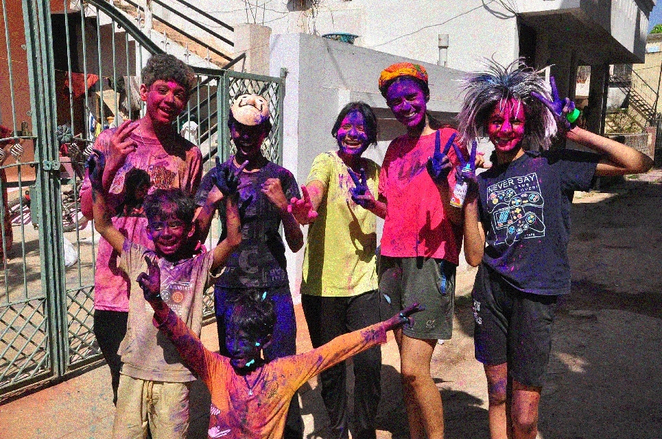 Jabalpurians celebrate harmonious Holi 