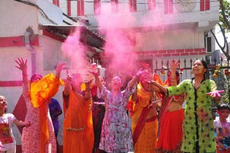 Jabalpurians celebrate harmonious Holi