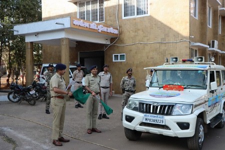 Katni District Police launch ‘Police Didi’ campaign, publicity vehicle flagged off