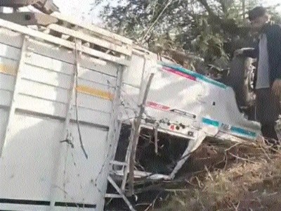 Speeding pickup loses control, overturns near Dhuma Bypass, no casualties