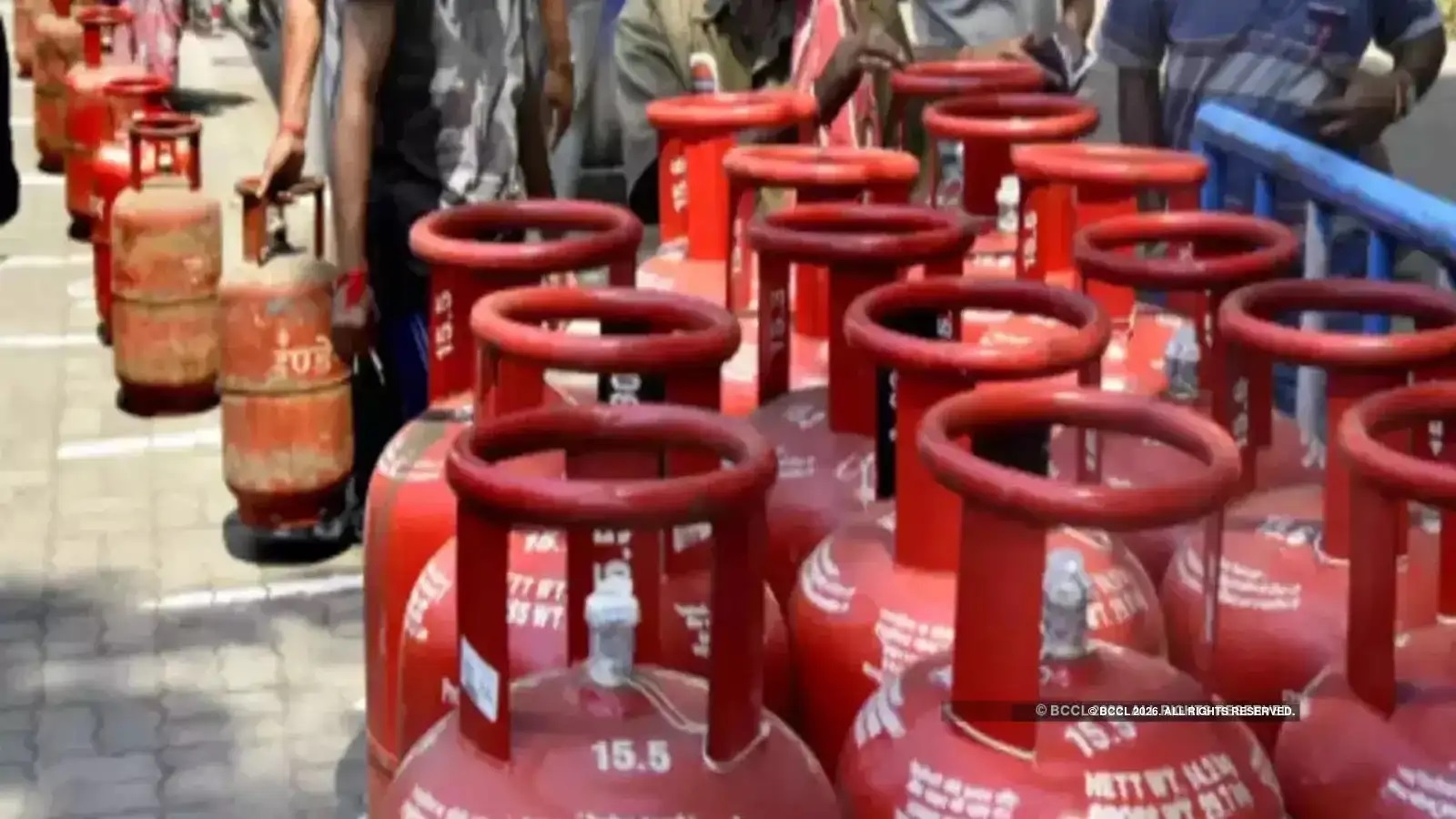 OMCs introduce 25-day gap for LPG cylinder booking