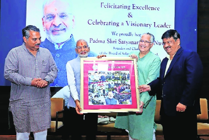 Padma Shri Satyanarayan Nuwal being felicitated on Sunday