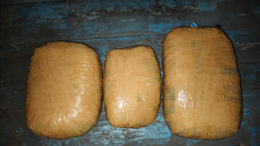 Six accused, including three women, held with 7.20 kg ganja worth Rs 3.60 lakh