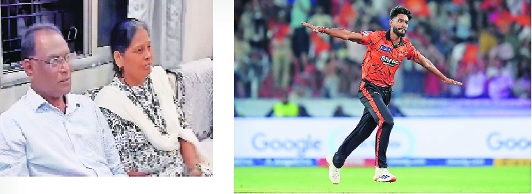 Nagpurs Sunrisers Hyderabad seamer Praful Hinge and his parents