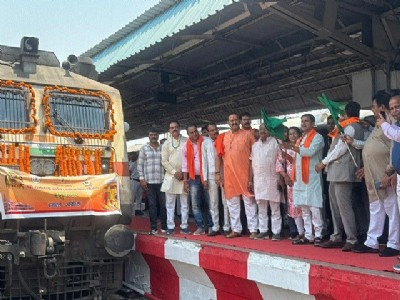 Special train carrying 850 pilgrims for Ayodhya Dham flagged off