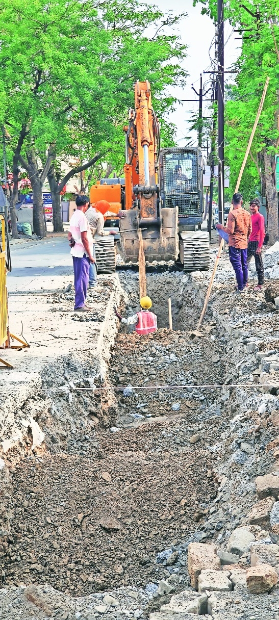 Sewage line laying work