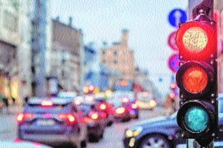 Traffic Police introduce ‘Red Blinker’ mode at 31 squares amid heatwave