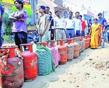 New LPG connections frozen as supply crisis grips city