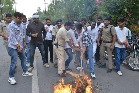 NSUI Jabalpur unit stage protest outside Doordarshan Kendra