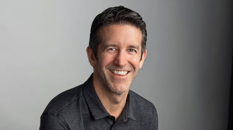 Apple names John Ternus 