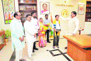 CM announces Rs 1 lakh