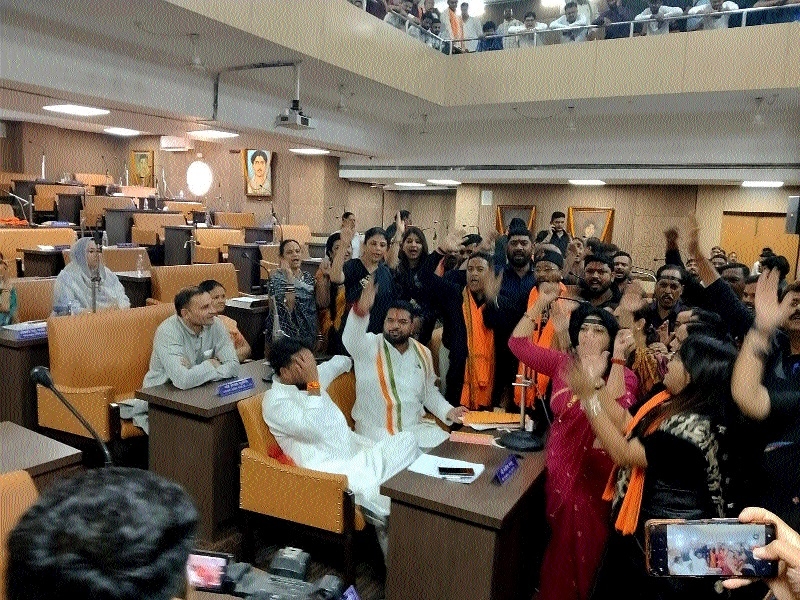 BJP Councilor clad in black attires protesting during the session