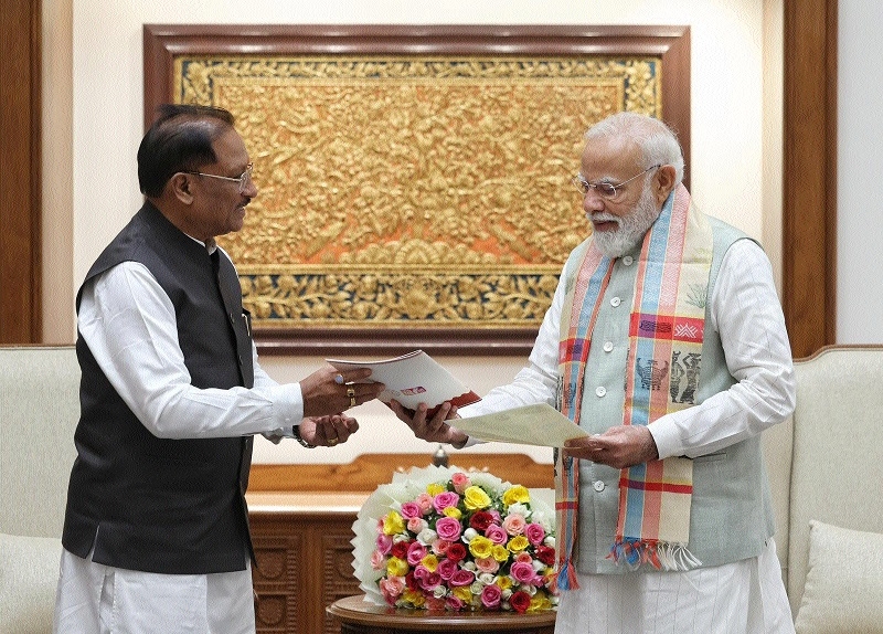CM presents Bastar devpt plan to PM 