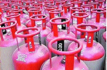 Commercial LPG supply increased to 70%; strict action against black-marketing