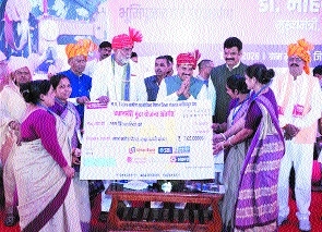 n Staff Reporter  Chief Minister Dr Mohan Yadav has reaffirmed that the honour and welfare of mothers and sisters remain the primary focus of the State Government. Speaking at an event in Mungwani, Narsinghpur, he described the Mukhyamantri Ladli Bahna Yojana as one of the State’s most significant initiatives for the welfare of women. During the programme, which celebrated the 36th installment of the scheme, the Chief Minister transferred Rs 1,835 crore directly into the bank accounts of 1.25 crore Ladli Ba