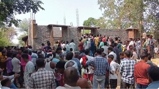 4 of a family hacked to death in sleep