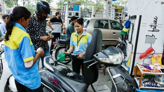 Petrol price hiked by Rs 3.14/liter; diesel goes up by Rs 3.11/liter