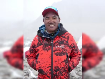 Kami Rita Sherpa climbs Mt. Everest for 32nd time, beats own record