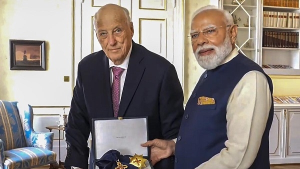 PM Modi calls