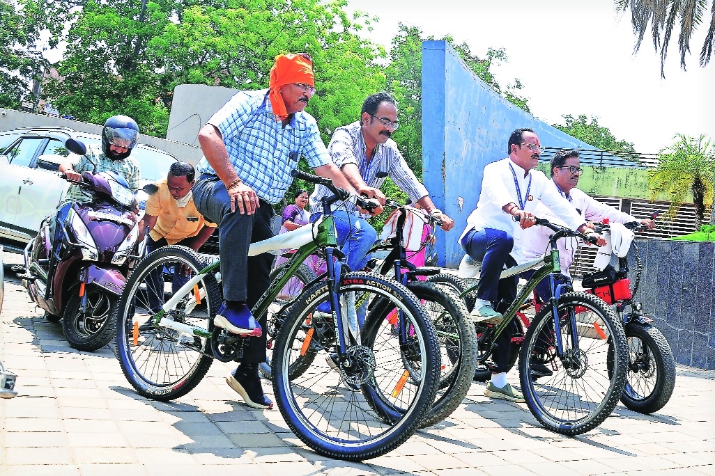 BJP corporators who chose medium of cycles to drive home the message of austerity