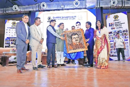 Quality, hard work and entrepreneurship are the way forward: Gadkari to entrepreneurs