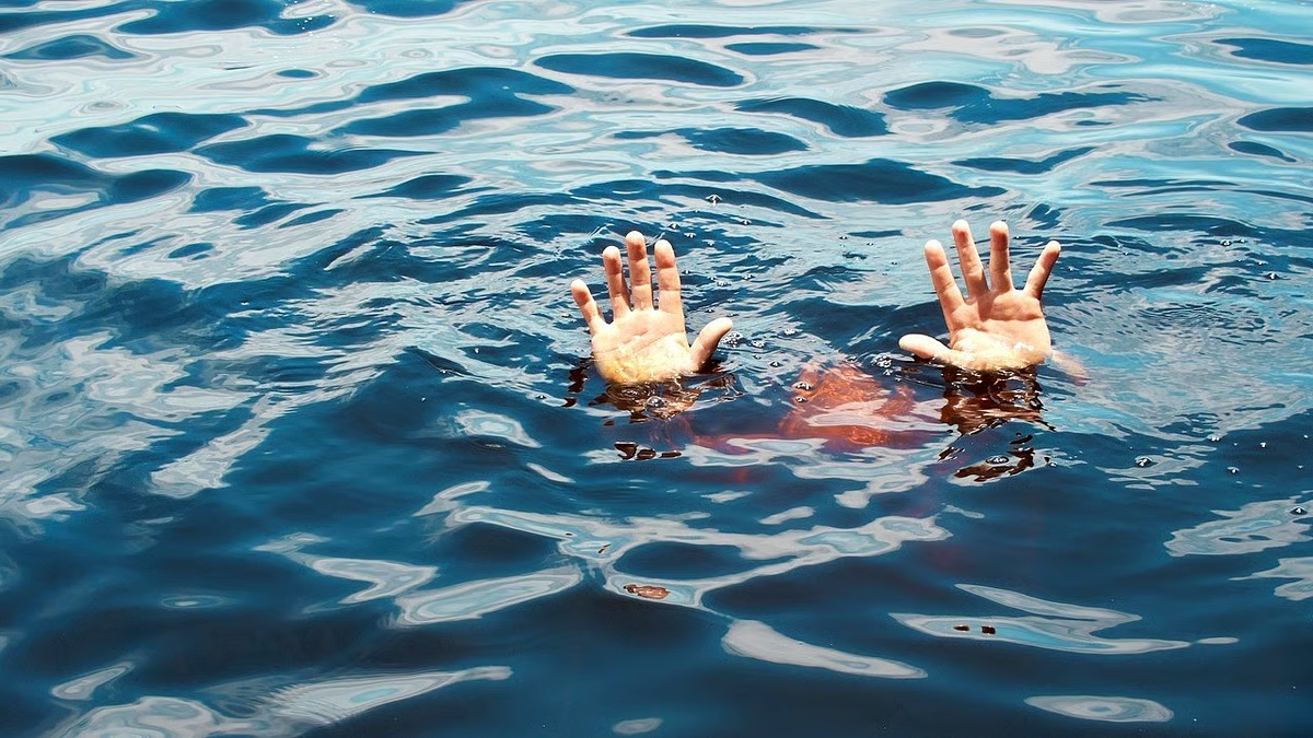 11-yr-old boy drowns