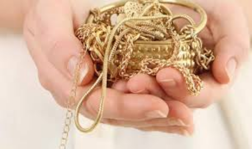 Elderly woman duped of jewellery, cash by imposter