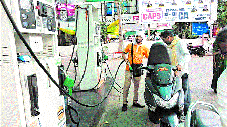 Fuel crisis deepens as commuters pay